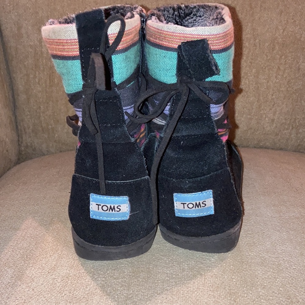 TOMS Big Kids Rubber Sole Faux Fur Lined Suede Zip up Fall Winter Boots Size 4 - Picture 7 of 12